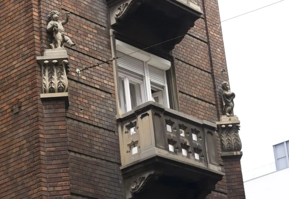 Be a Budapester