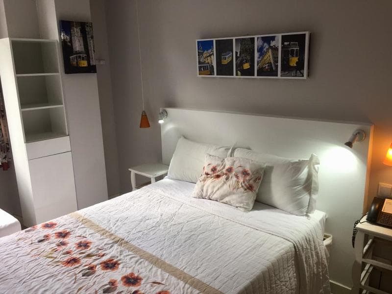 Golden Tram 242 Suites & Hostel