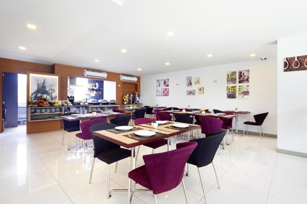 Central 1 Bedroom Apartment Balcony and City View