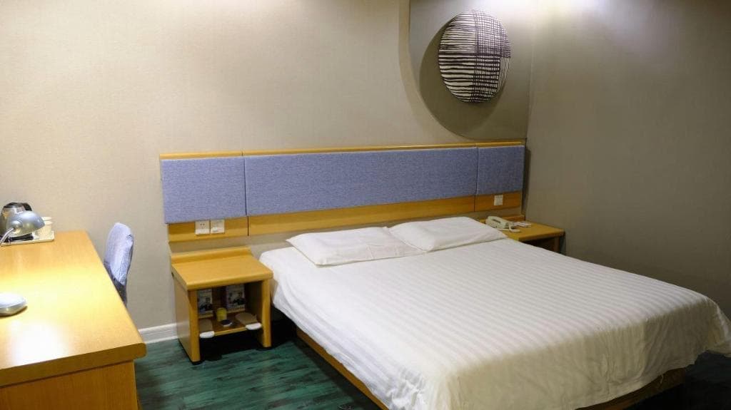 Home Inn (Guangzhou Jiefang Middle Road Gongyuanqian Metro Station)