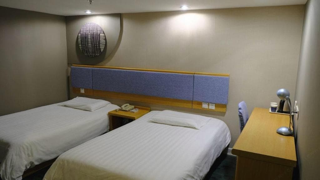 Home Inn (Guangzhou Jiefang Middle Road Gongyuanqian Metro Station)