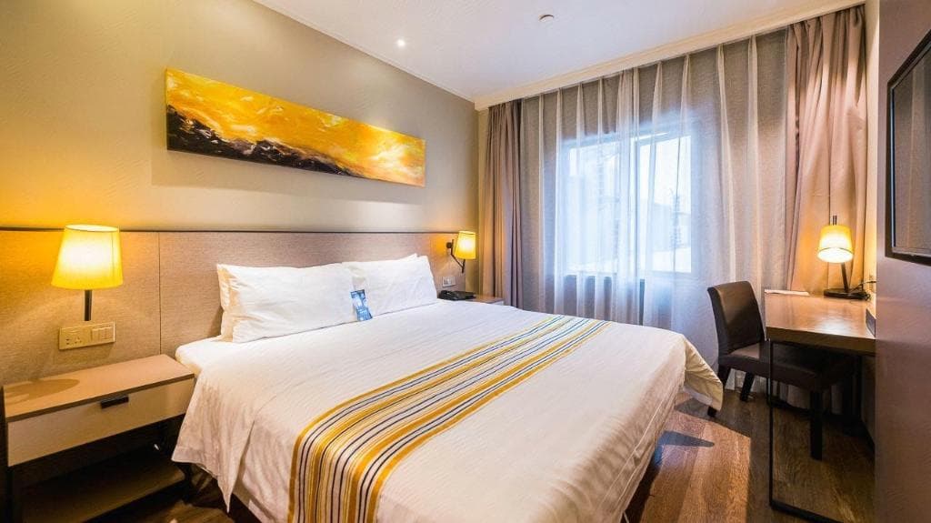 Home Inn Plus (Shanghai Hongqiao Road Metro Station)