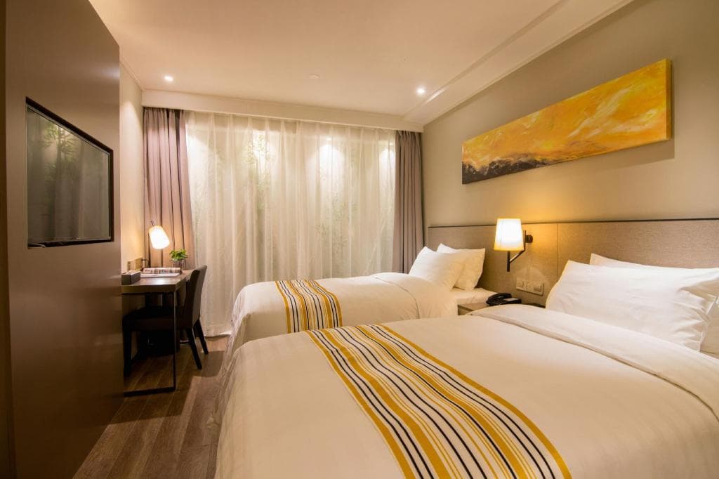 Home Inn Plus (Shanghai Hongqiao Road Metro Station)