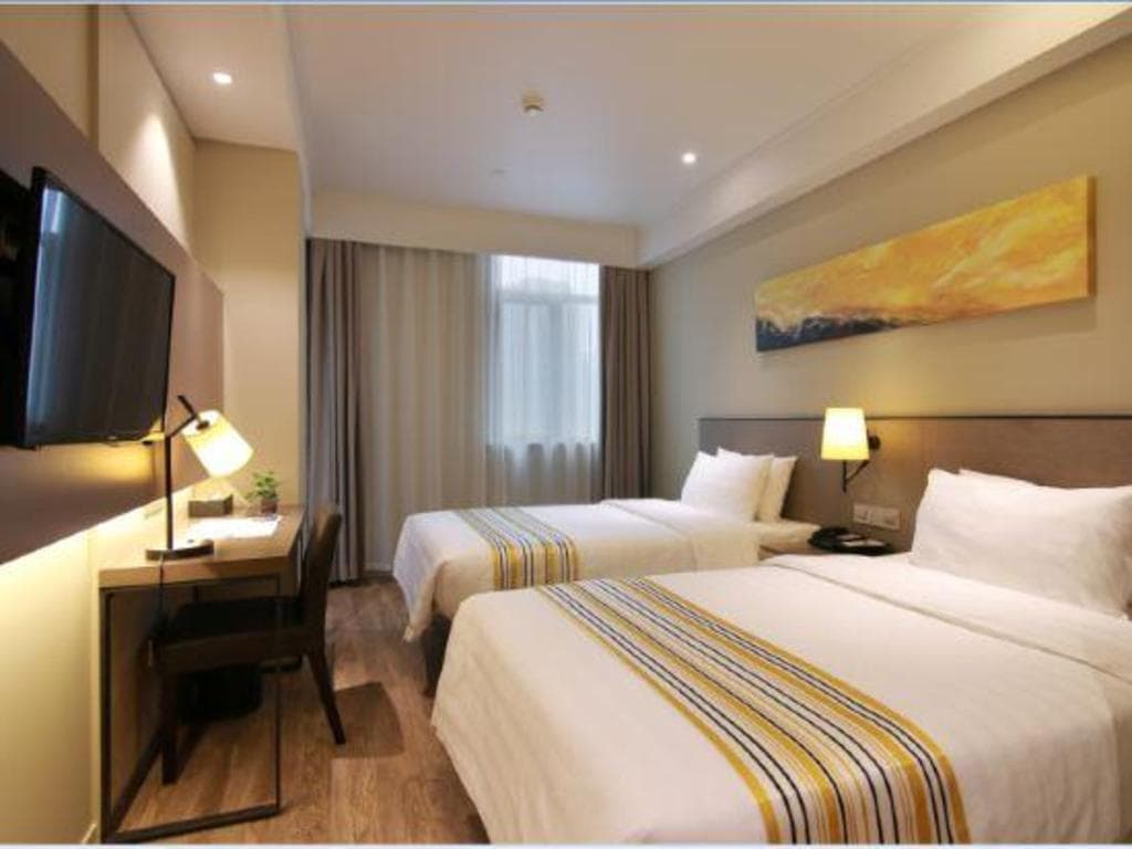 Home Inn Plus (Shanghai Hongqiao Road Metro Station)