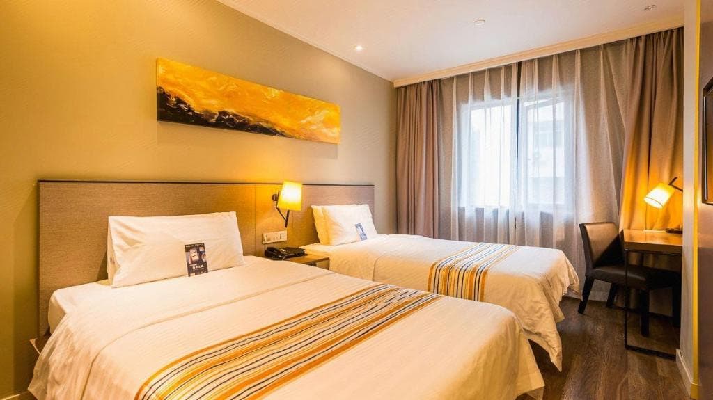 Home Inn Plus (Shanghai Hongqiao Road Metro Station)
