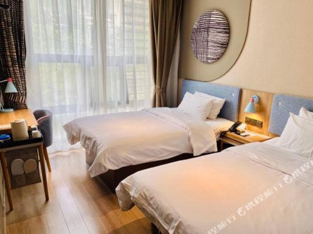 Home Inn (Shanghai New International Expo Center Minsheng Road Yanggao Middle Road Metro Station)