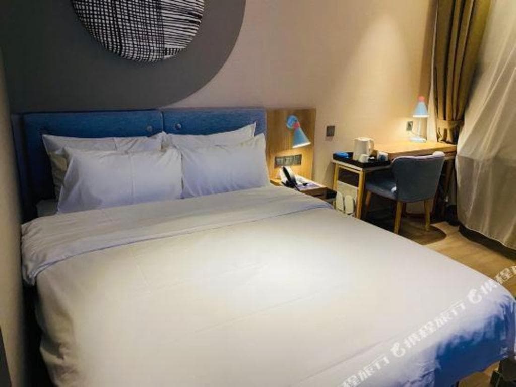 Home Inn (Shanghai New International Expo Center Minsheng Road Yanggao Middle Road Metro Station)
