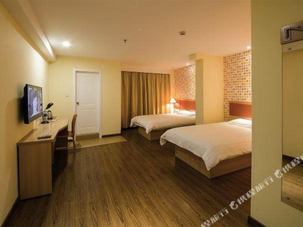Home Inn (Shanghai Railway Station North Square Pushan Road)