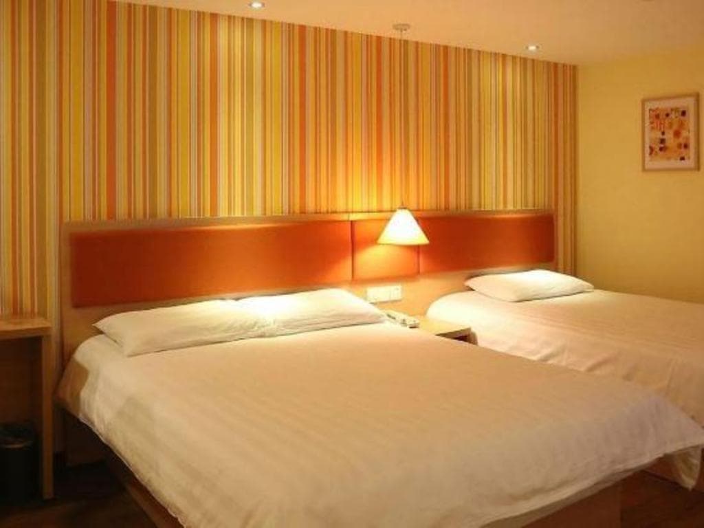 Home Inn (Shanghai Railway Station North Square Pushan Road)