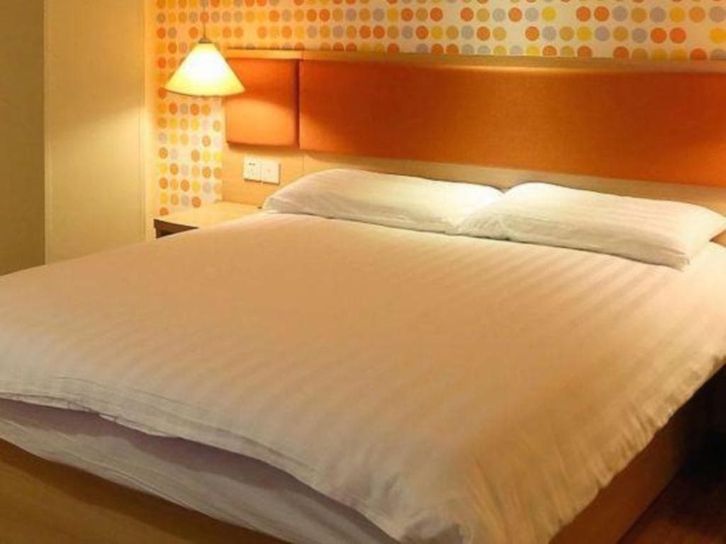 Home Inn (Shanghai Railway Station North Square Pushan Road)