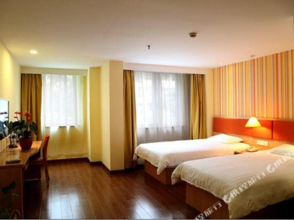 Home Inn (Shanghai Railway Station North Square Pushan Road)
