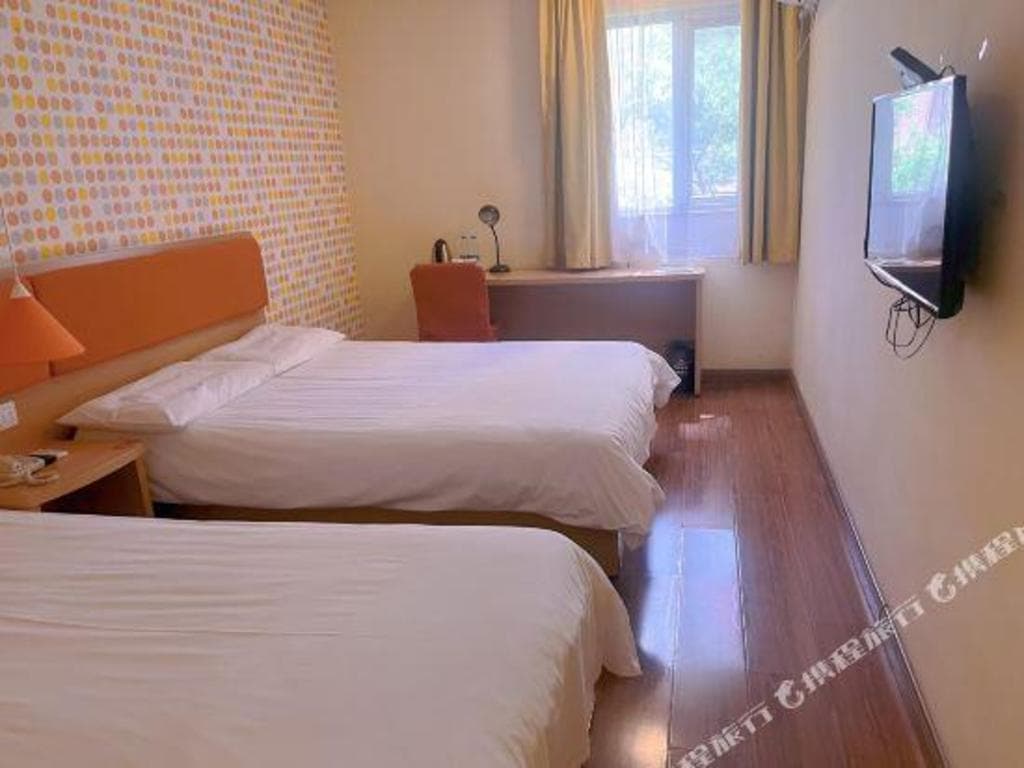 Home Inn (Shanghai New International Expo Center Yuqiao Metro Station)