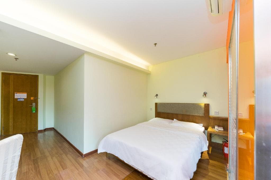 Yile Road Garden Inn