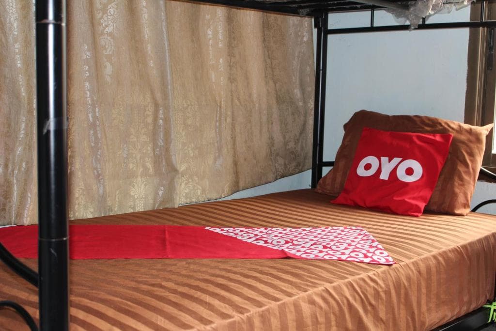 OYO 985 The Twins Hostel