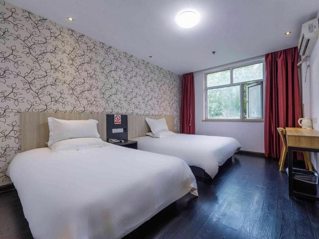 Red House Hotel