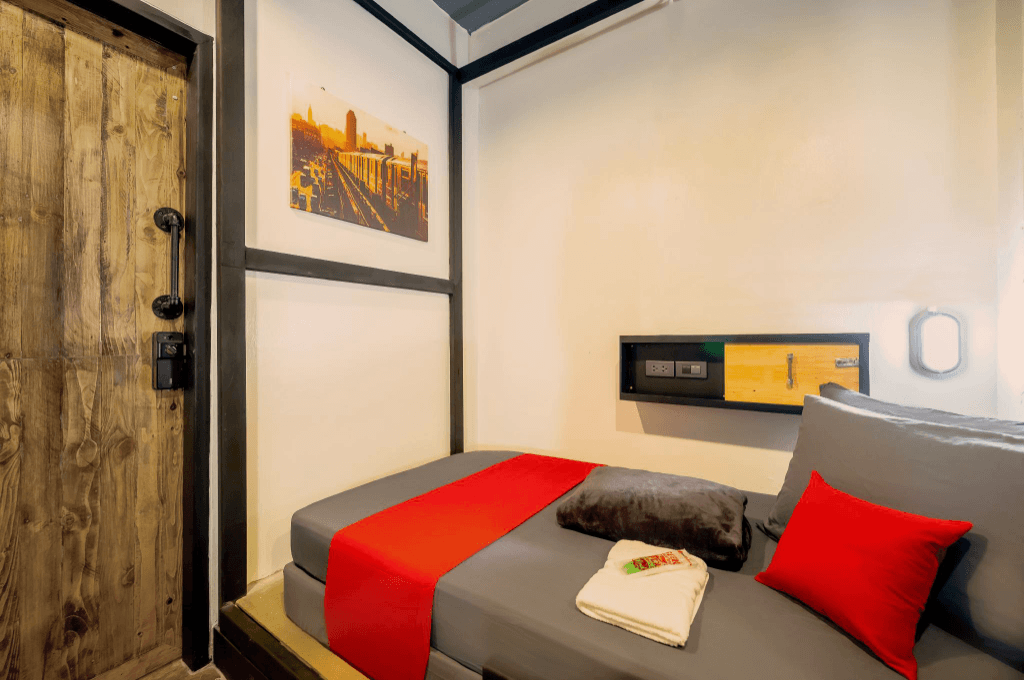 Episode 11 Hostel Sukhumvit