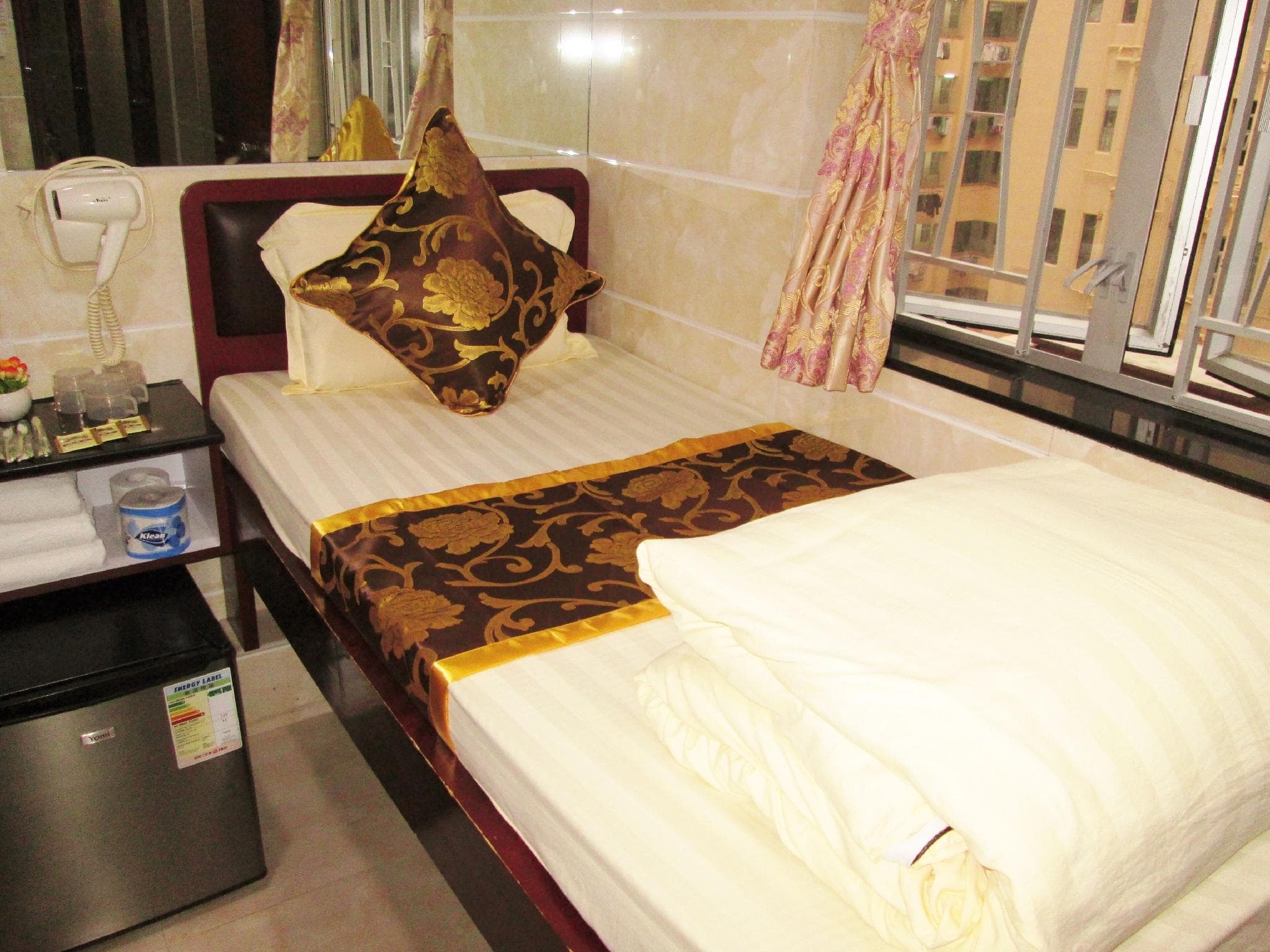 Pay-Less Guest House
