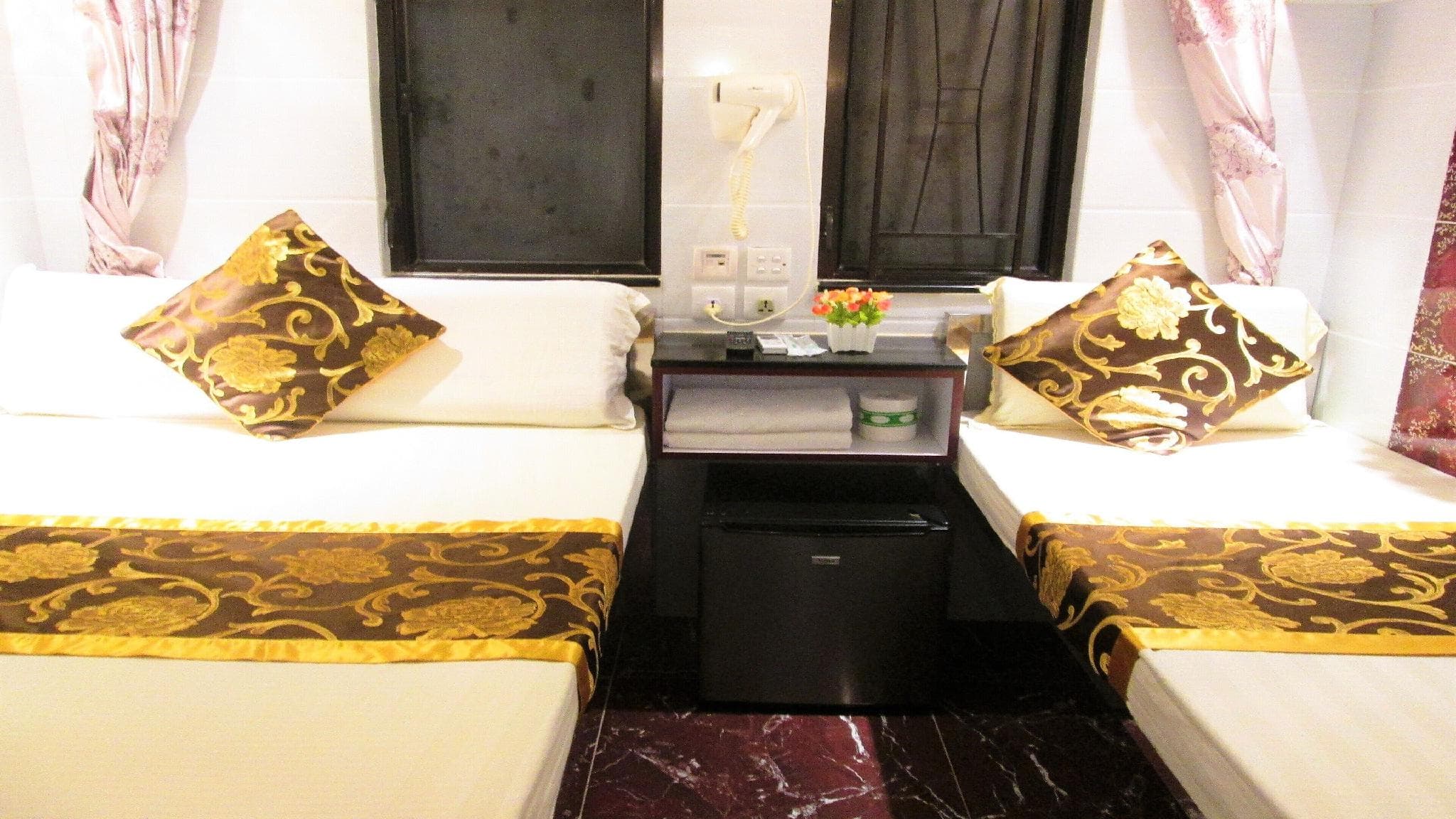 Pay-Less Guest House