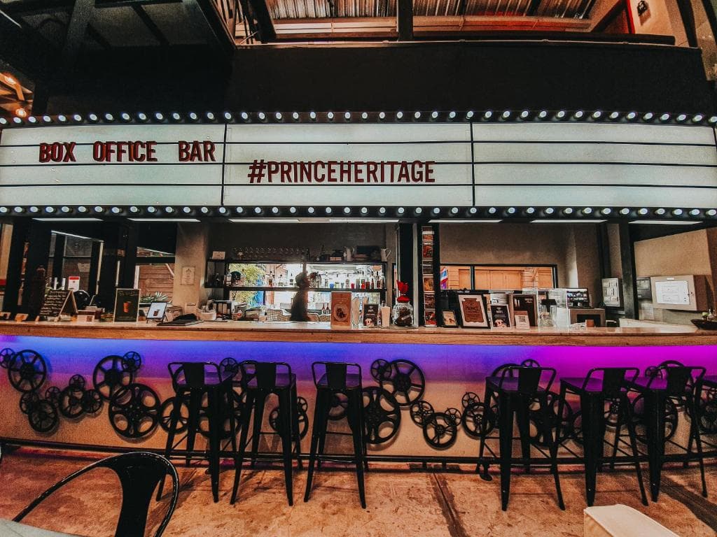 Prince Theatre Heritage Stay Hostel - Silom