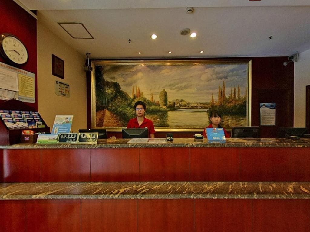 Hanting Hotel (Shanghai Zhenping Road Metro Station)
