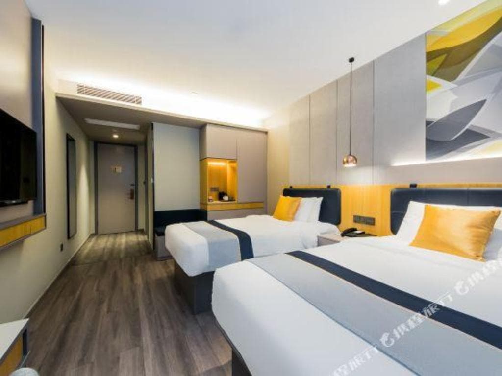 Home Inn Selected (Shanghai Lujiazui Pudong Avenue Xiepu Road Subway Station )