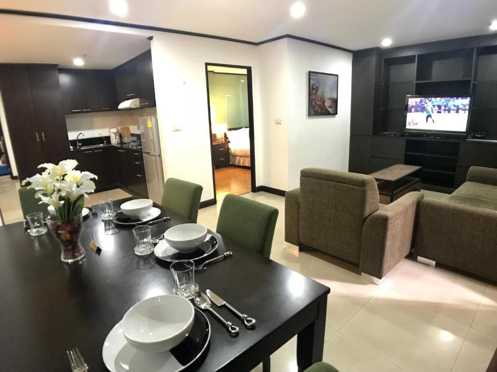 Twin Peaks Sukhumvit Suites