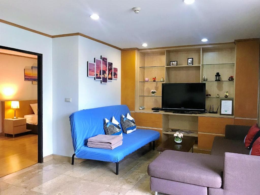 Twin Peaks Sukhumvit Suites