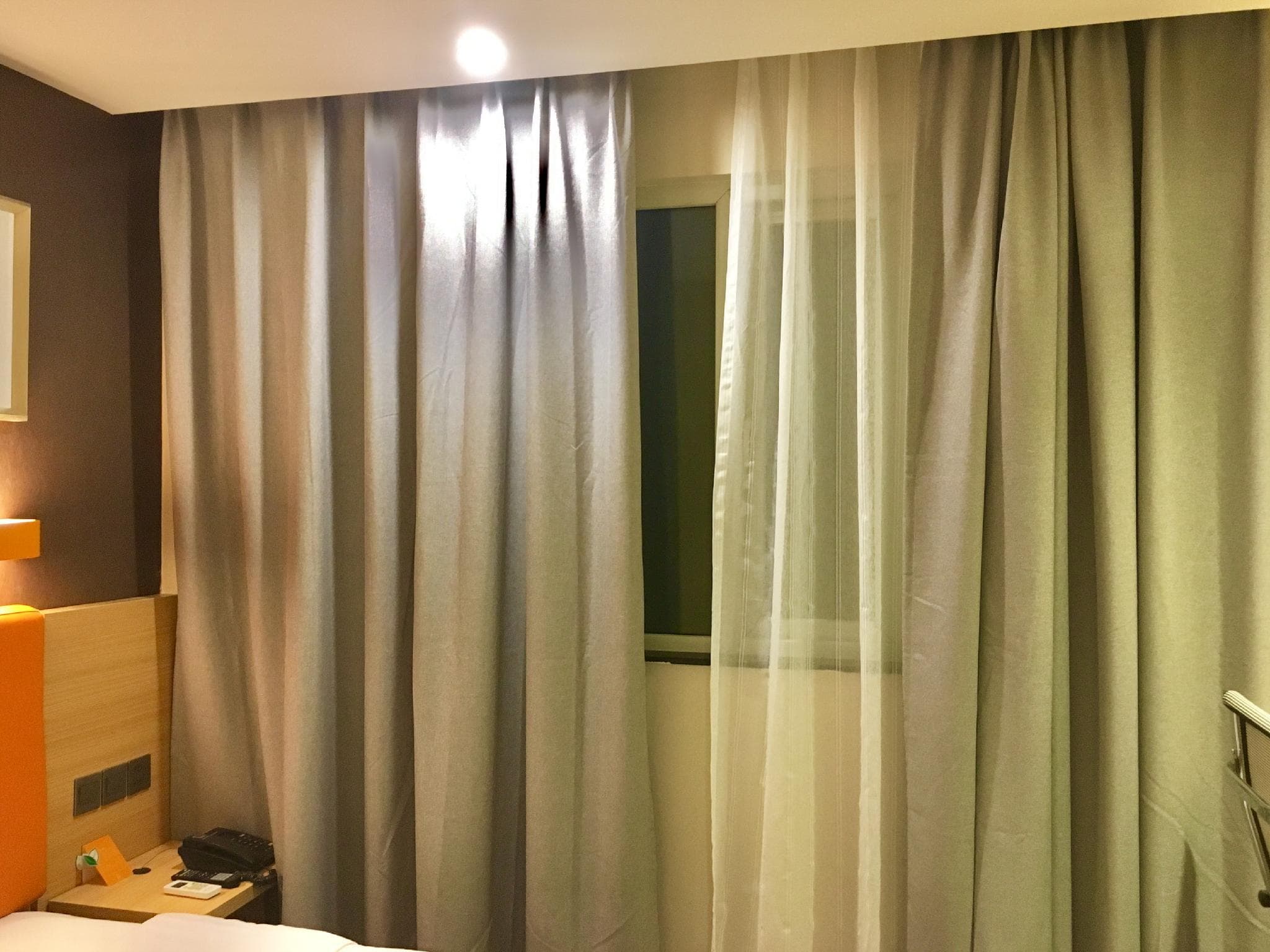 7 Days Premium Hotel