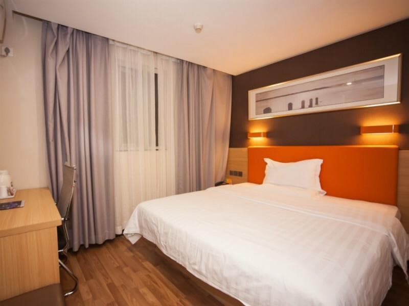 7 Days Premium Hotel
