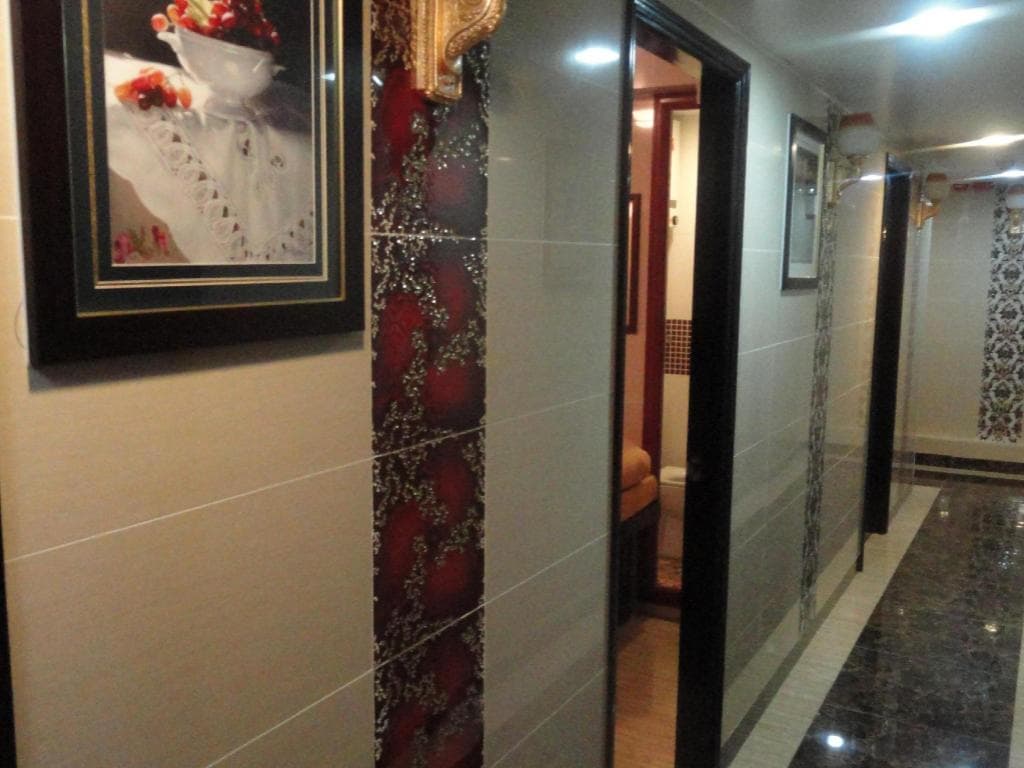 Dhillon Hotel