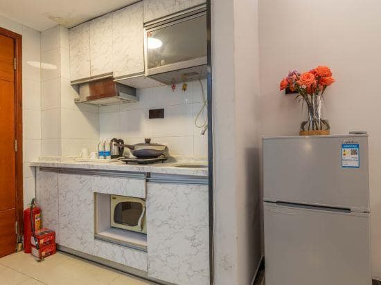 Good World Apartment (Guangzhou Cancer Hospital Taojin Metro Station)