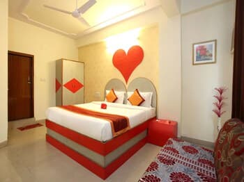 OYO 2326 Hotel Star Plaza