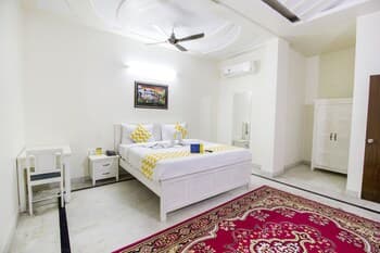 FabHotel Dior Pink City