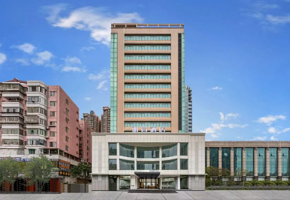 Yayi Hotel(Huangpu Dashadong Subway Station Store)