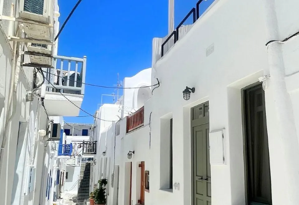 aniko suites White Alley