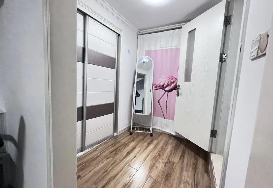 Qingyiwan Apartment (Shanghai Railway Station Jiangning Road Subway Station Branch)