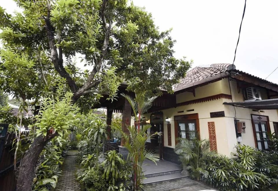Ndalem Maharani Guest House