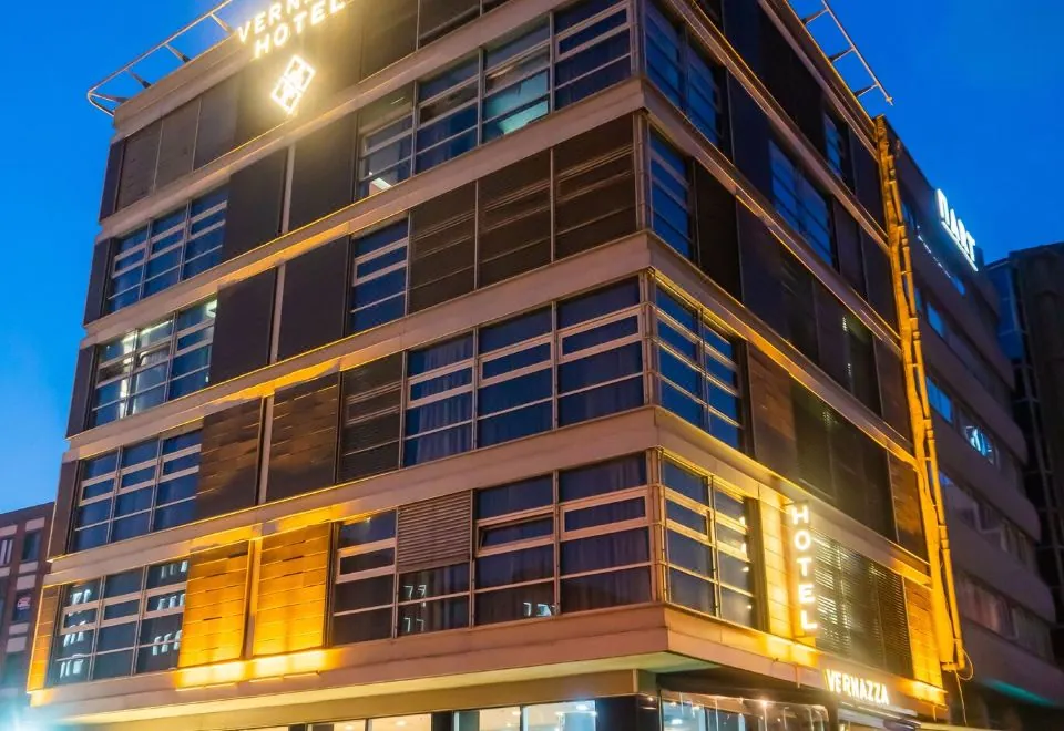 Vernazza Suites Hotel