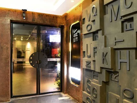 Jianwei Space Movie Hotel (Shanghai Jiangning Road subway station store)