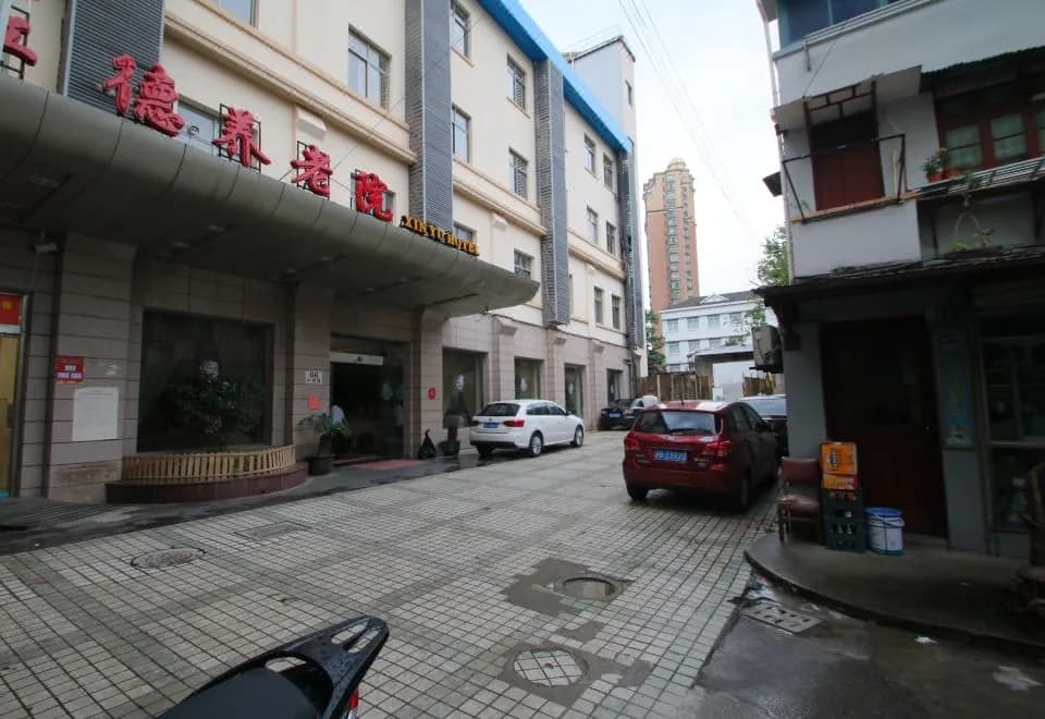 Xinyu Hotel (Shanghai Sichuan North Road Subway Station)