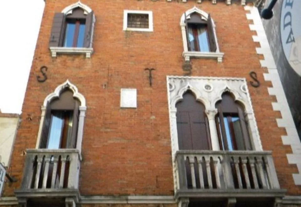 Hotel Adua