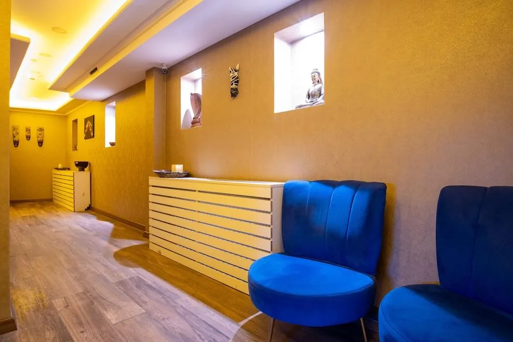 Orange Hotel