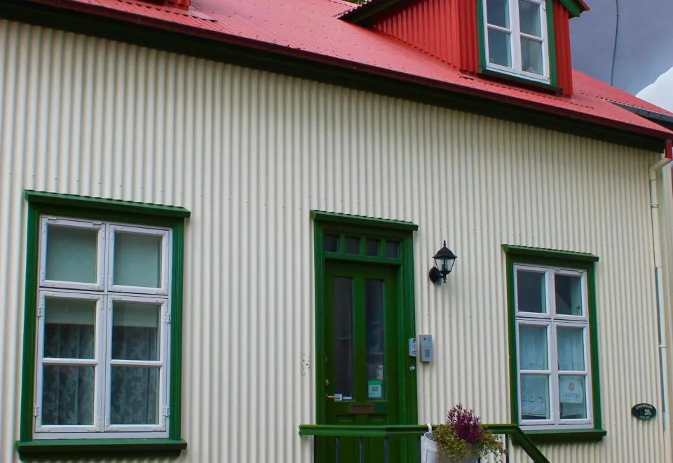 Grettir Guesthouse