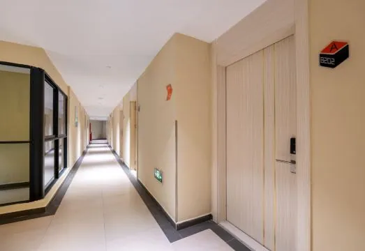 Rubik's Cube Apartment (Guangzhou Tower Chigang Subway Station)