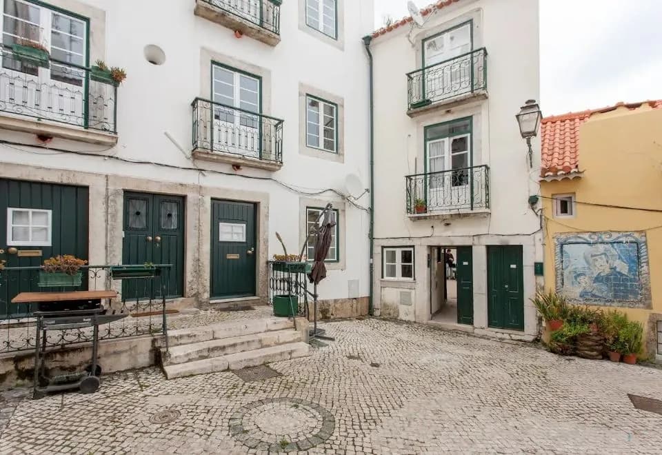 Alfama Charming Apartment with Free Pick-up, by TimeCooler