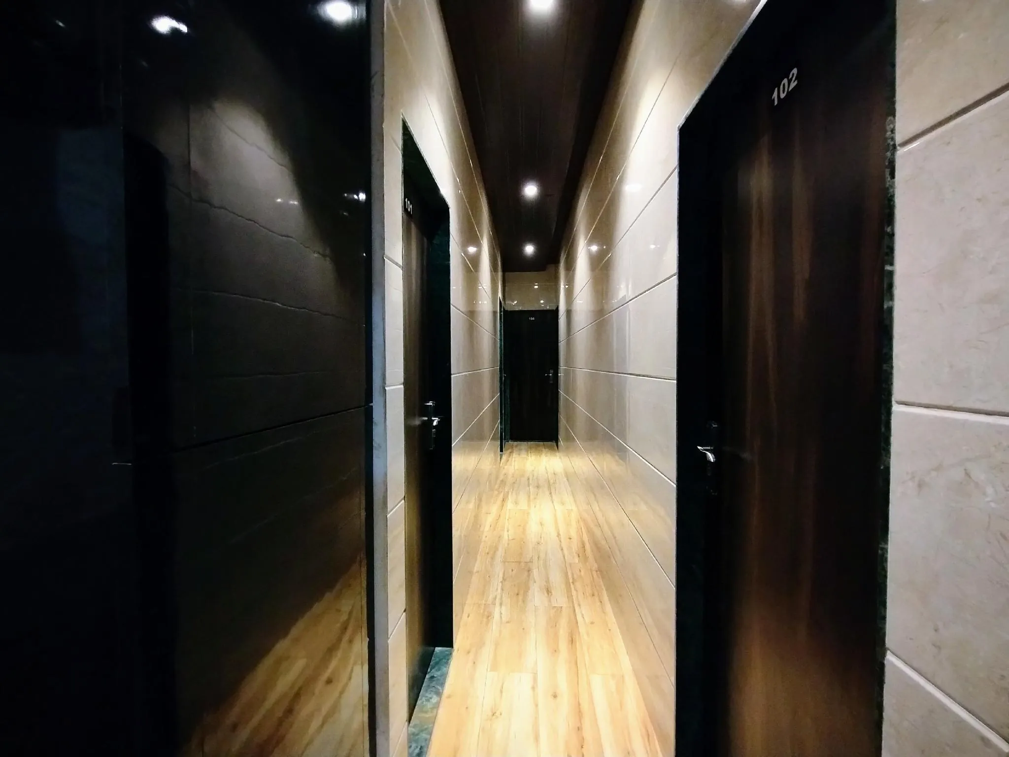 Hotel Eros - Near Mumbai International Airport T2