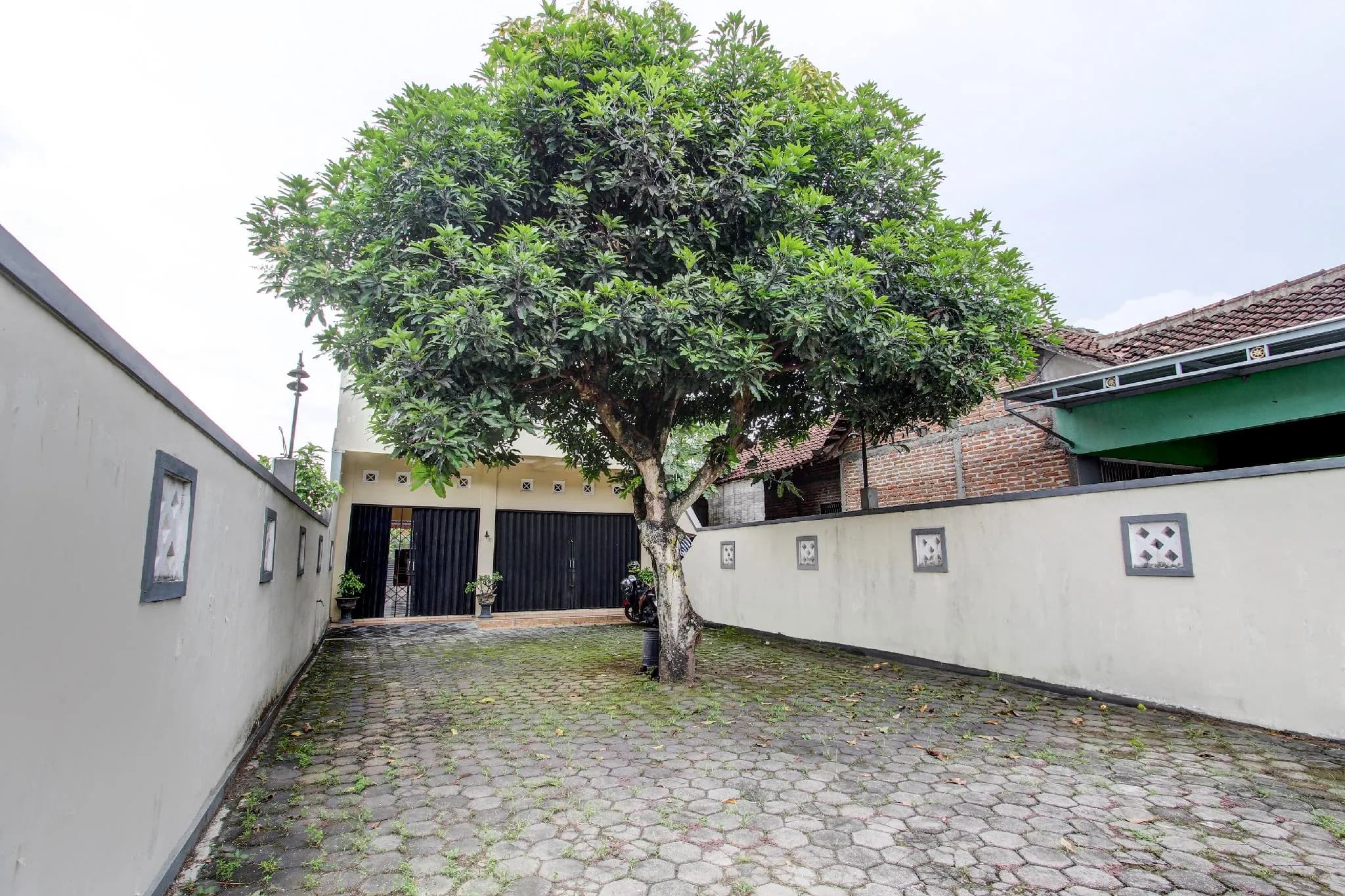 Capital O 93716 Family Guesthouse Syariah