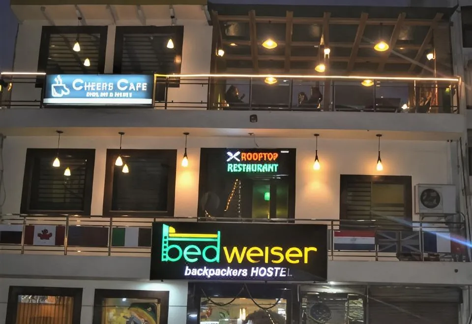Bedweiser Backpackers Hostel
