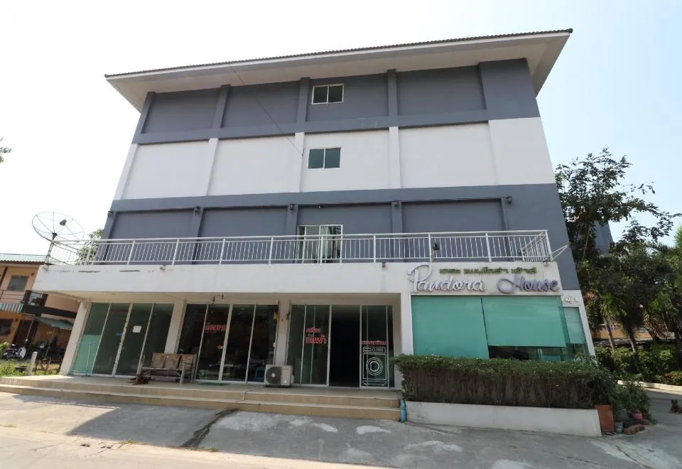OYO 75389 Pandora House