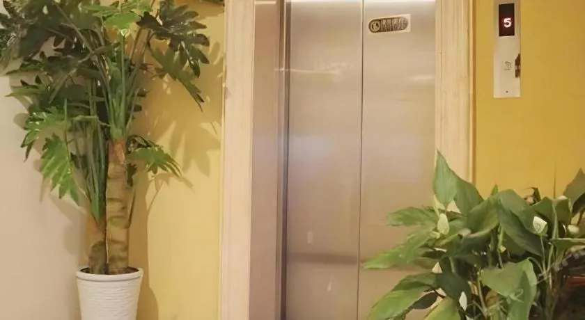 GreenTree Inn Shanghai South Railway Station Xujiahui Stadium Subway Station Shell Hotel
